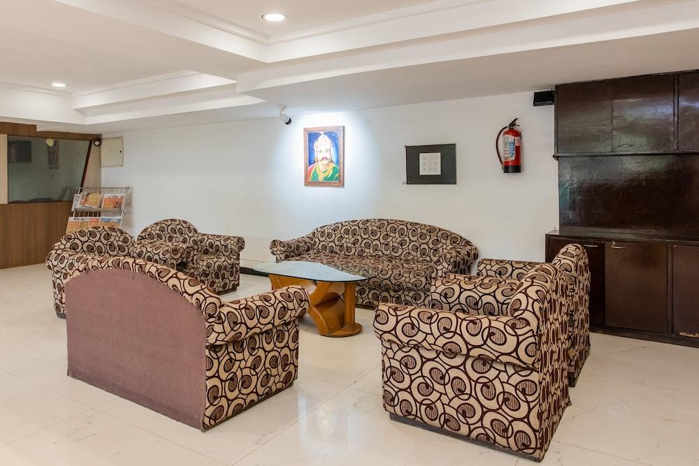 OYO 25042 Vikramaditya Hotel - Lobby
