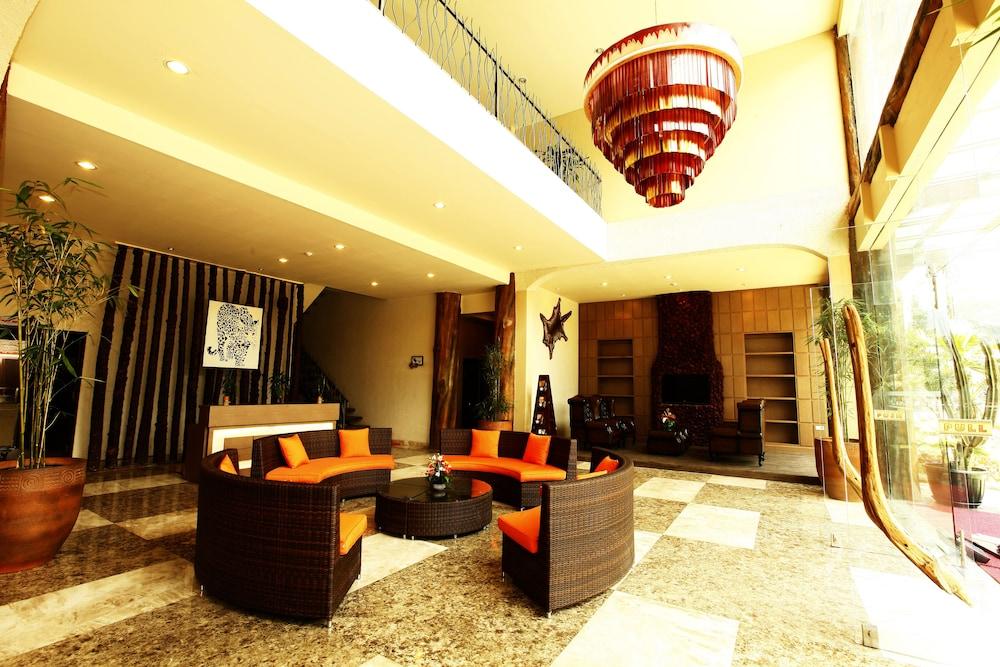 Royal Safari Garden Resort & Convention - Lobby Sitting Area