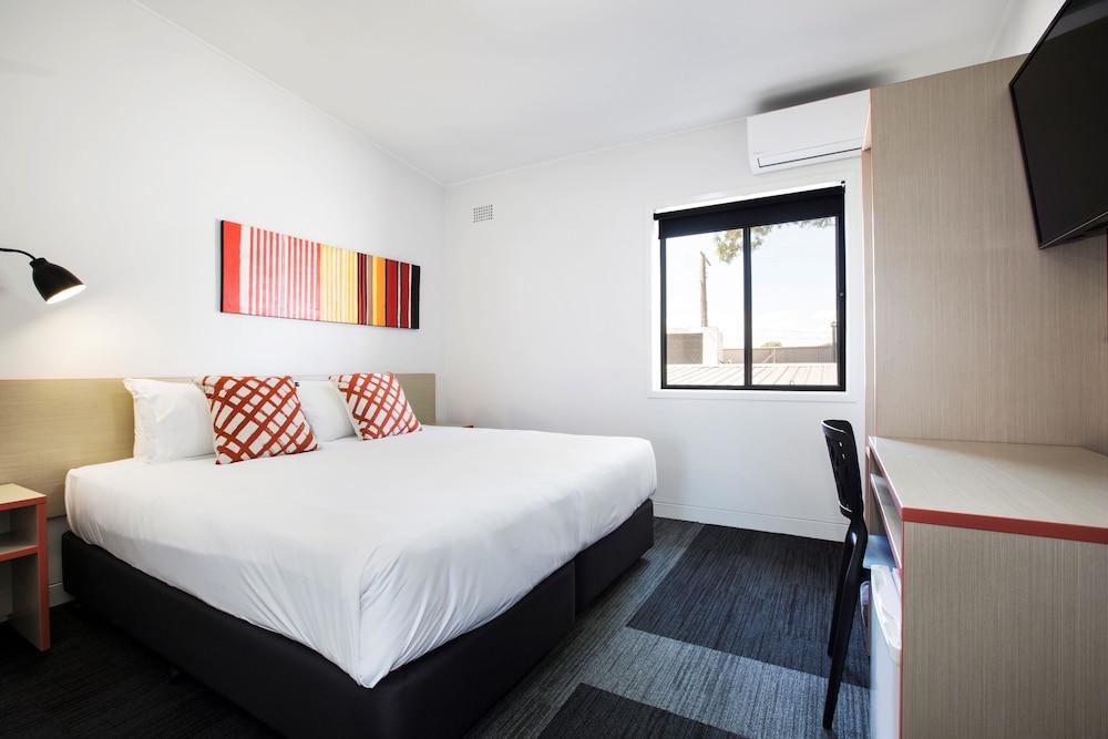 Villawood Hotel - Featured Image
