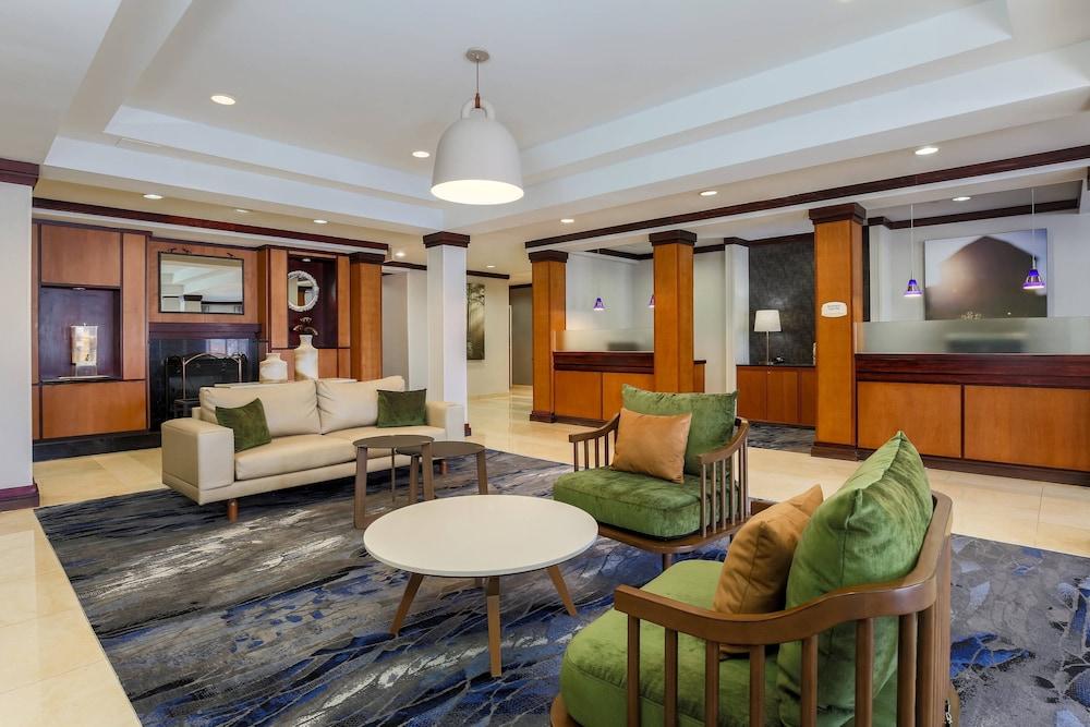 Fairfield Inn & Suites Mahwah - Lobby