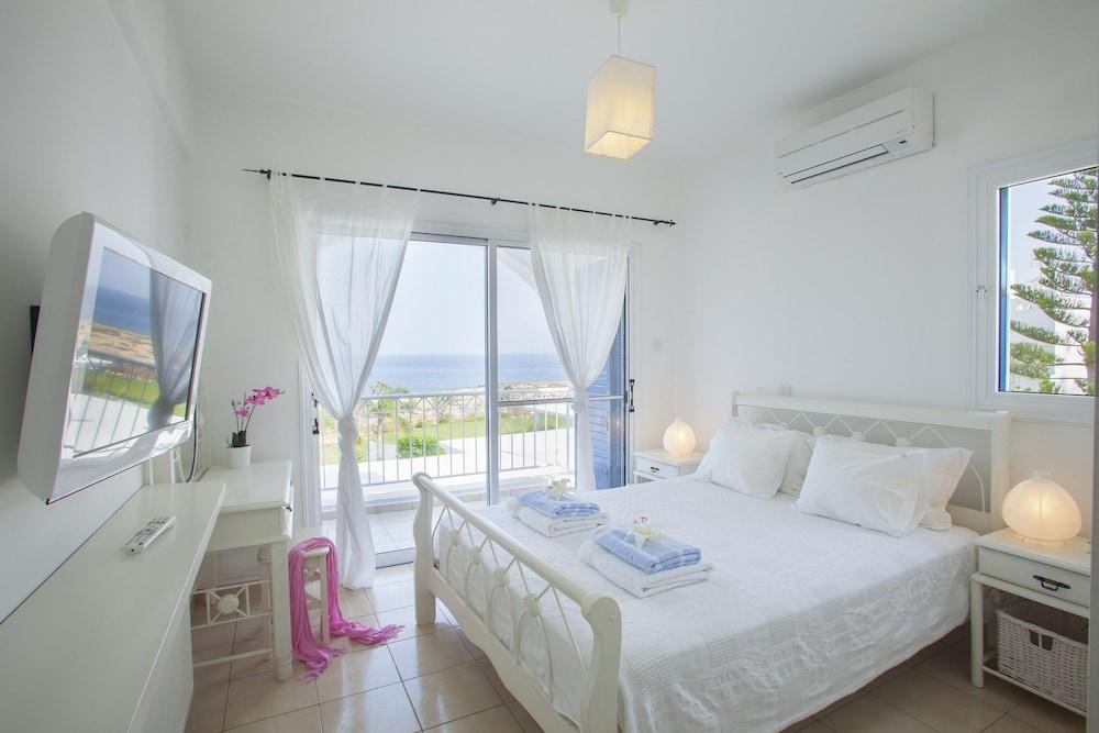 Protaras Seafront Villa Mimosa - Room