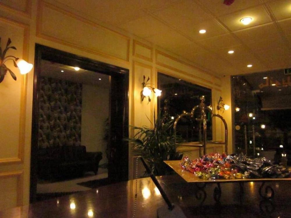 Manuella Hotel - Lobby