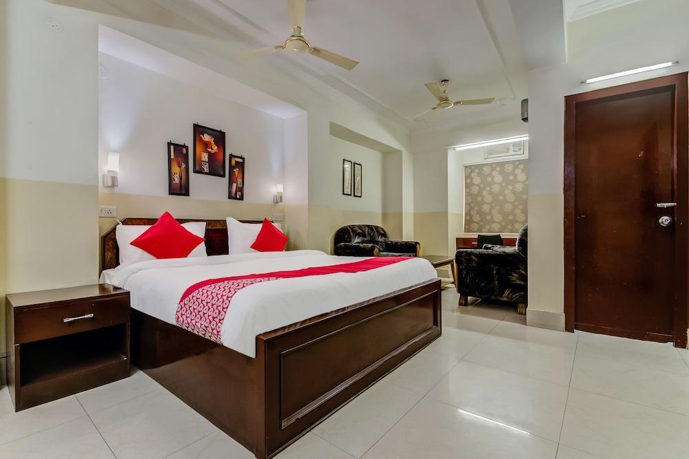 OYO Flagship 42717 Hotel Fort - Featured Image