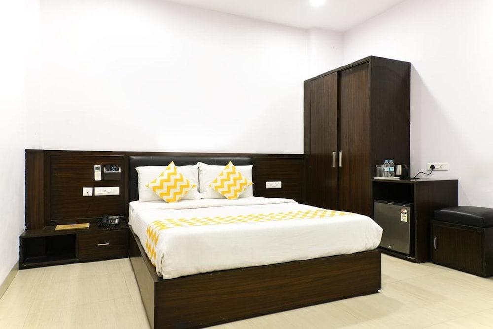 Hill View Guest Houses - Begumpet - Room
