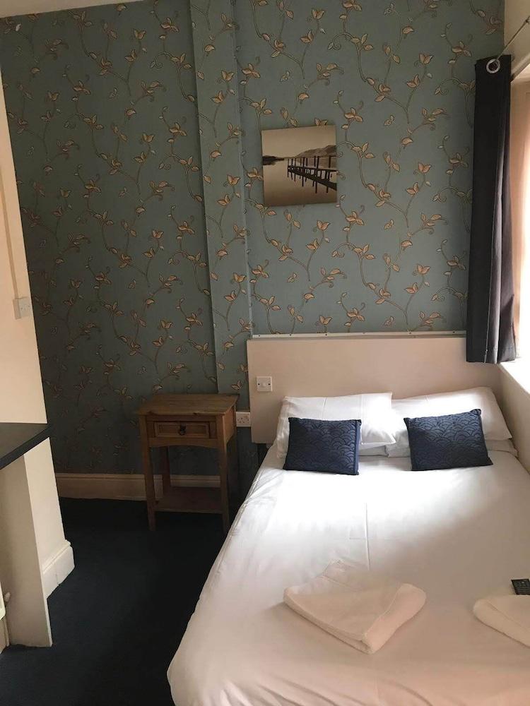 Newbury Hotel - Room
