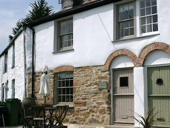 Waterside Holiday Cottages - Exterior