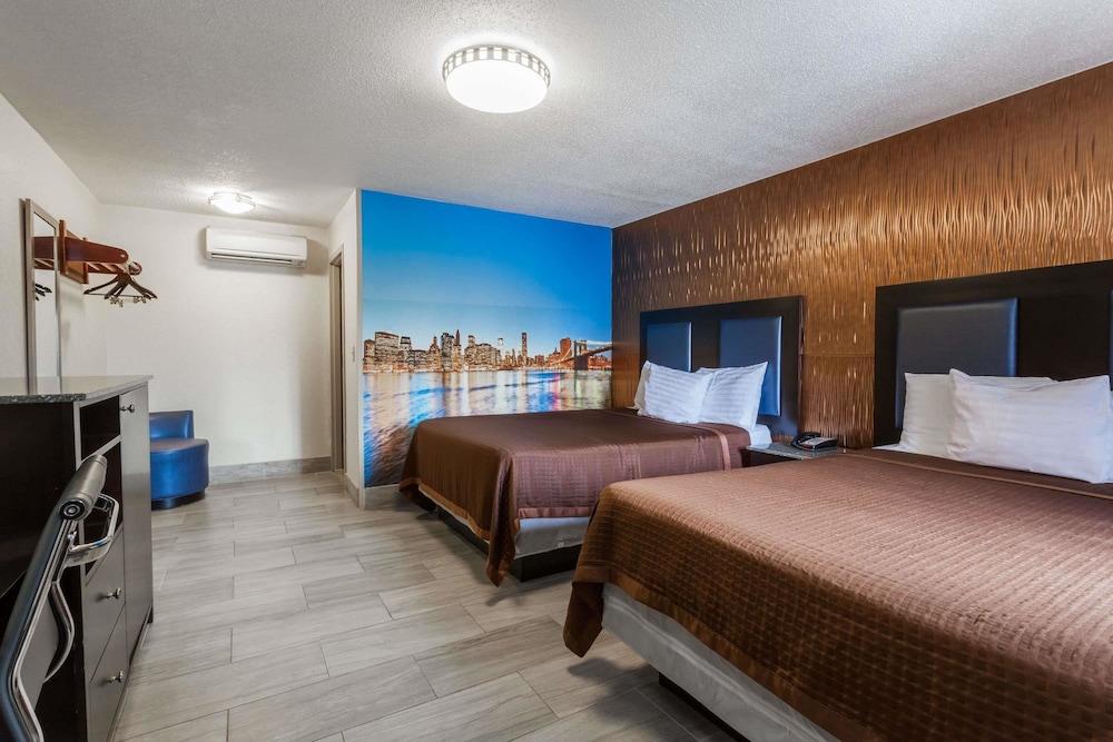 Travelodge by Wyndham South Hackensack - Room