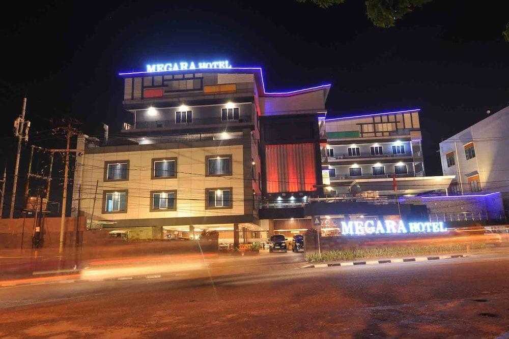 Megara Hotel Pekanbaru - Featured Image
