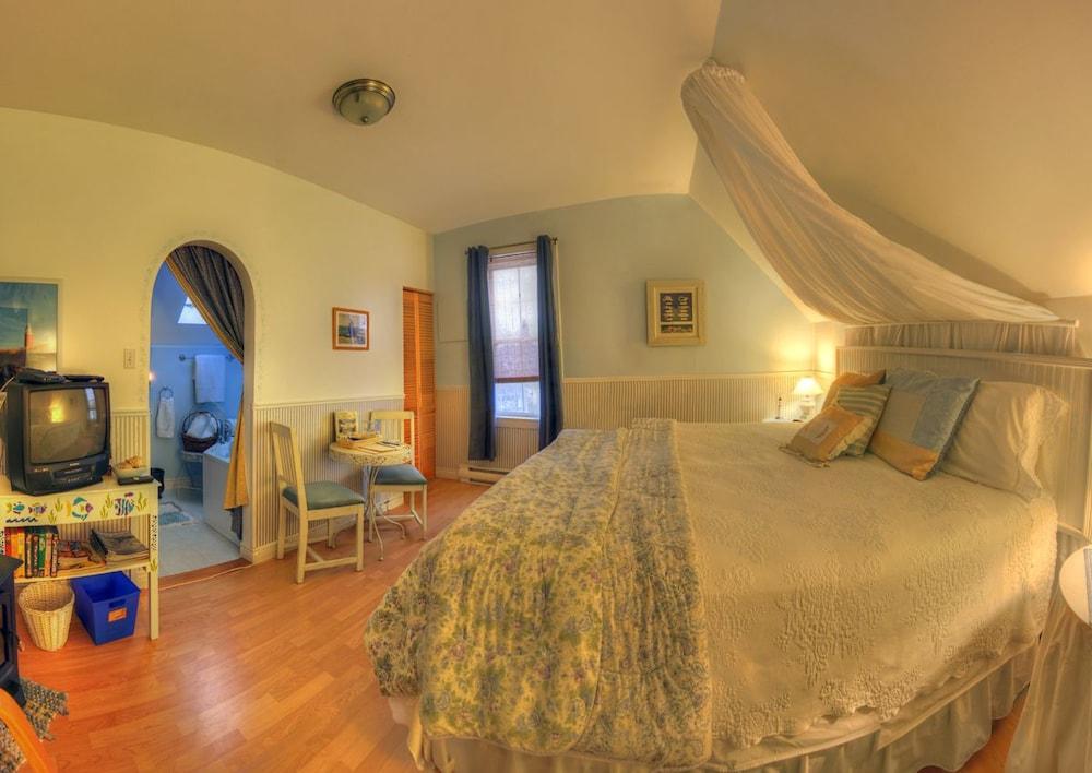Jonah Place Bed & Breakfast Inn - Guestroom