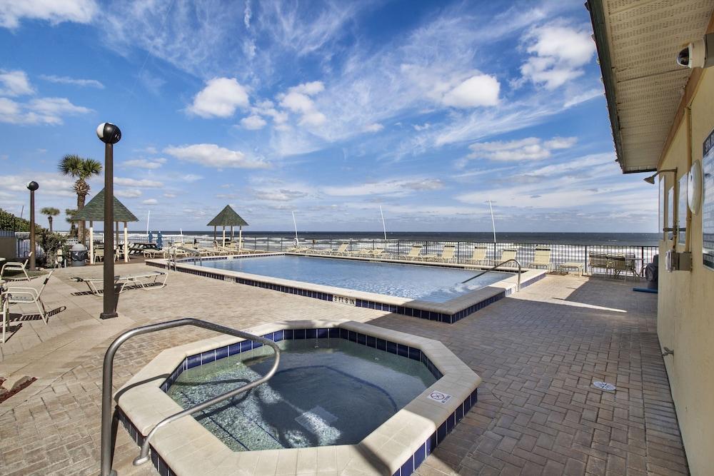 Tropical Suites at Sunglow Resort - Pool