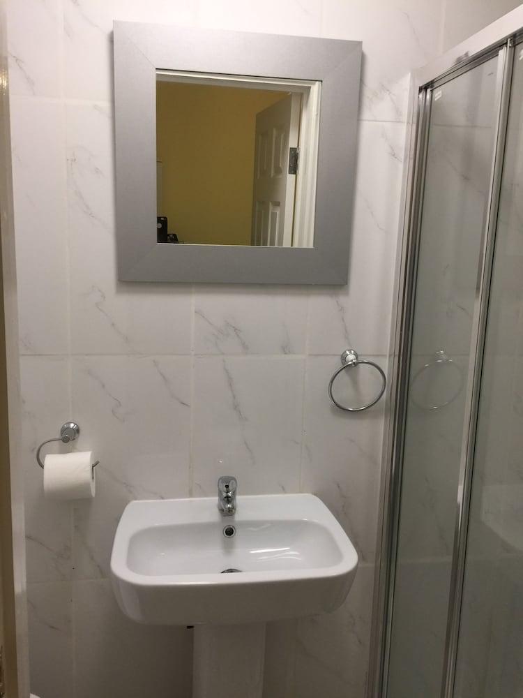 بورن كورت - Bathroom