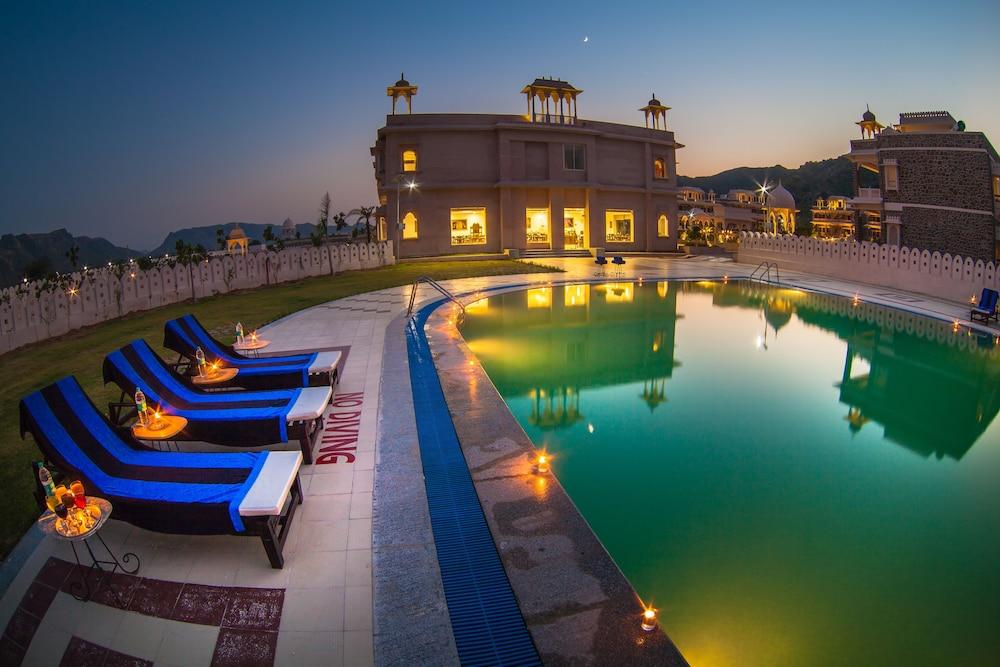 Bhanwar Singh Palace - Outdoor Pool