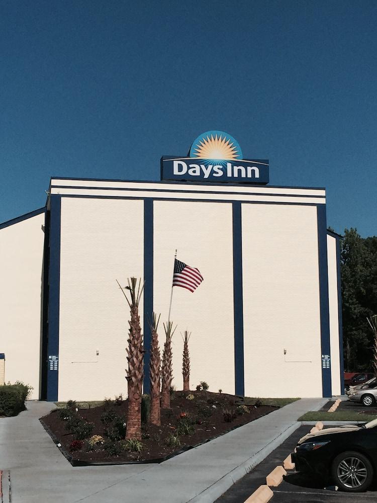 Days Inn by Wyndham Norfolk Military Circle - Property Grounds