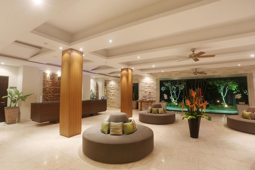 Grand Whiz Hotel Nusa Dua - Lobby