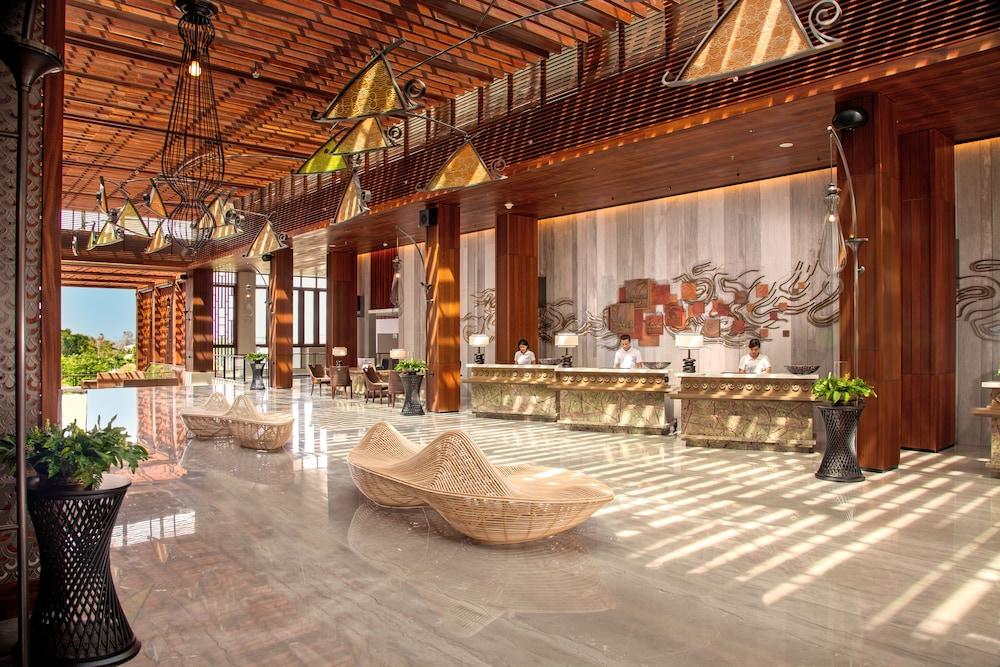 Mövenpick Resort & Spa Jimbaran Bali - Interior Entrance