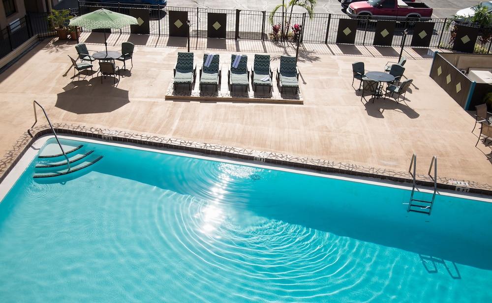 Seasons Florida Resort - Outdoor Pool