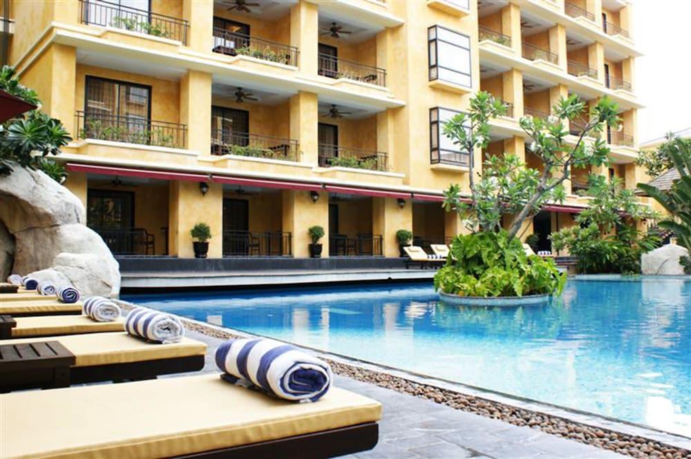 LK Mantra Pura Resort - Property Grounds