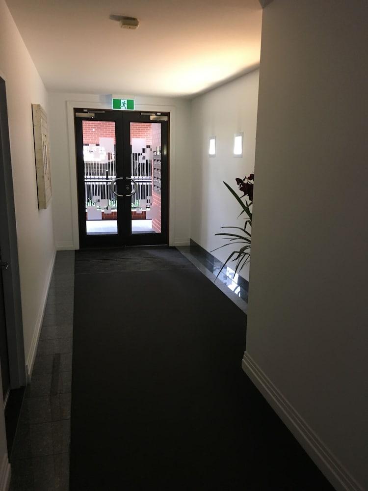 City Escape 3BD in Adelaides East End 6 - Interior Entrance