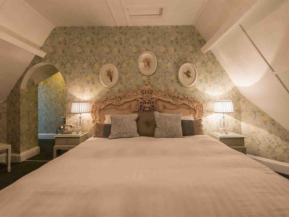 Maenan Abbey Hotel - Room