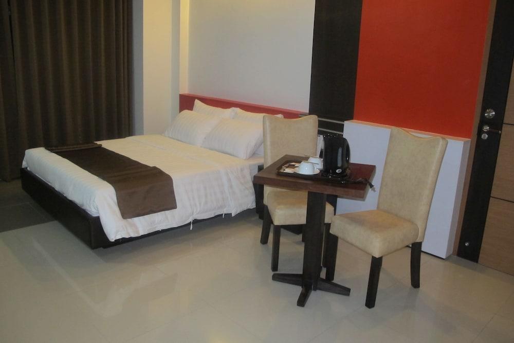 The Metropolis Suites Davao - Room