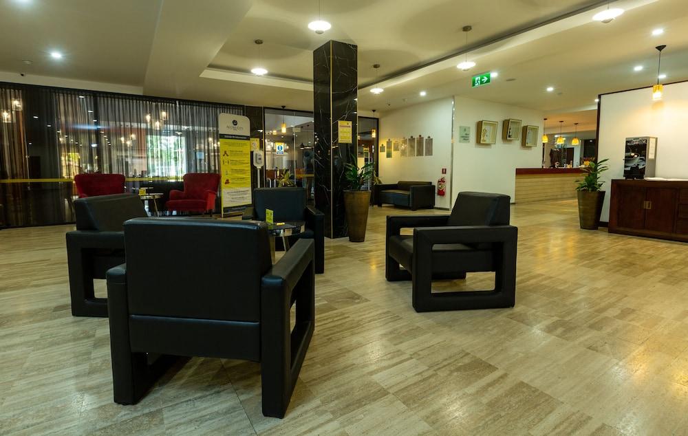Accra City Hotel - Lobby Sitting Area