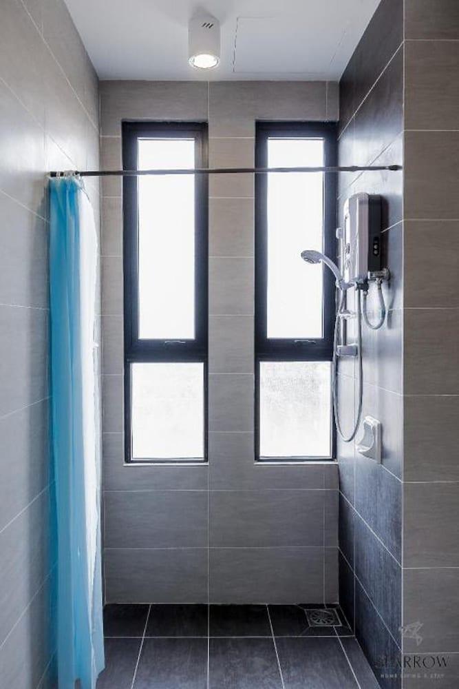 Midhills Premium Suites by Sparrow Homes - Bathroom Shower