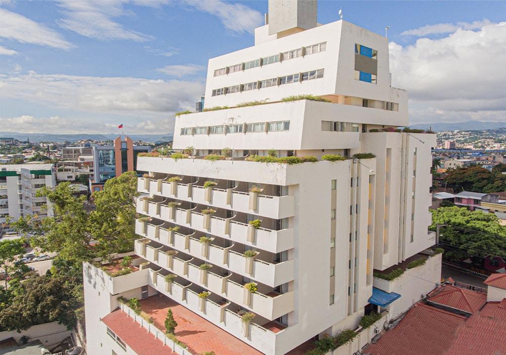 Hotel Plaza San Martin - Featured Image