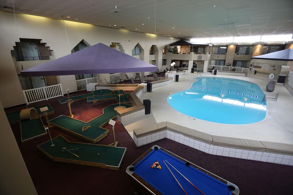 Ramada by Wyndham Midtown Grand Island - Indoor Pool