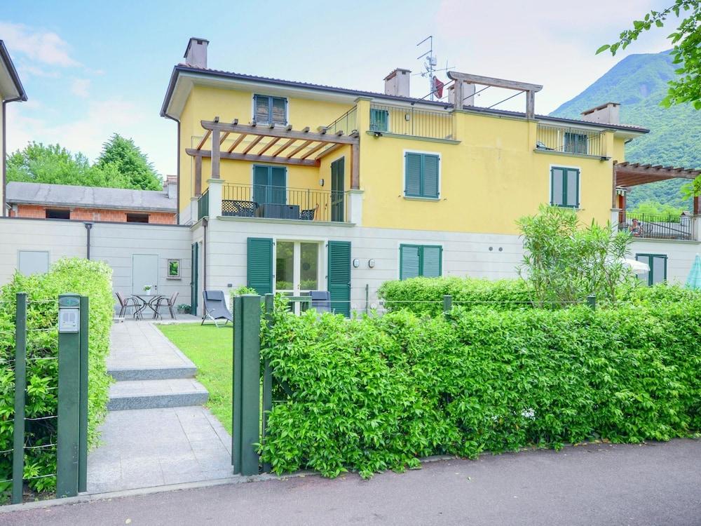 Apartment Directly on Lake Lugano With Garden and Then Beautiful Park With Lido - Featured Image
