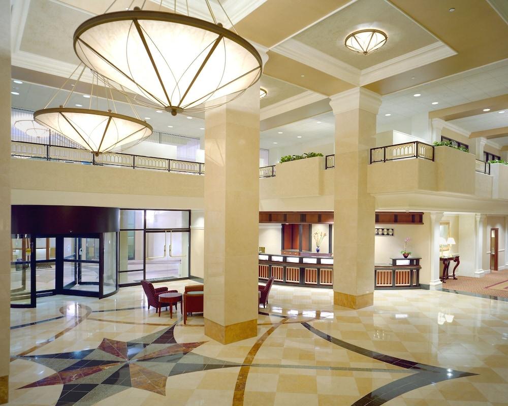 Sheraton Pentagon City Hotel - Interior Entrance