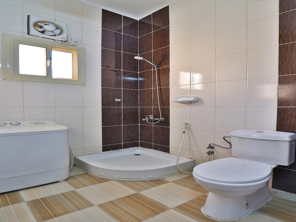 OYO 383 Zahrat Al Qasar - Bathroom