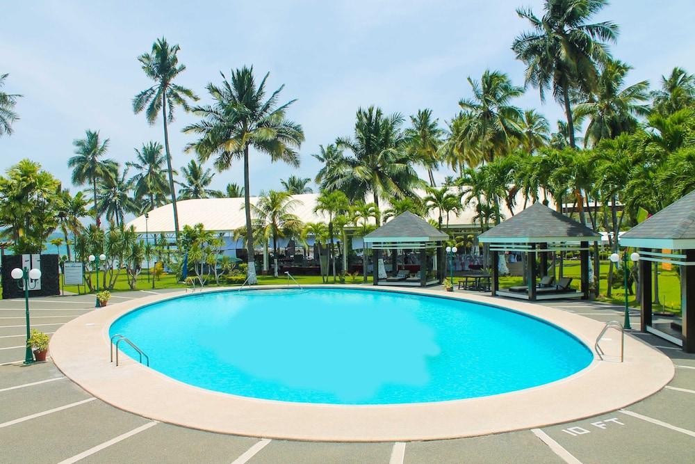 Waterfront Insular Hotel Davao - Outdoor Pool