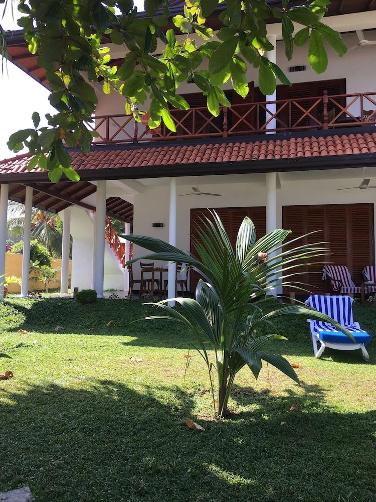 Beach Villa Lanka - Property Grounds