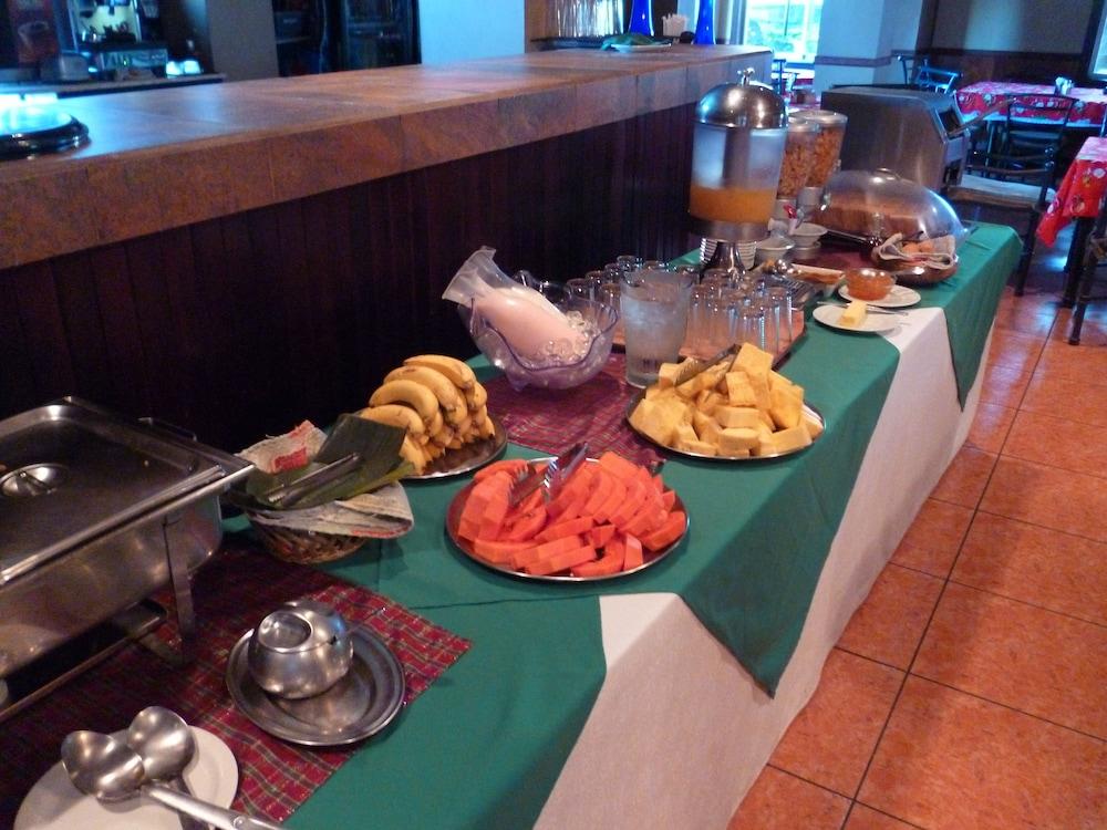 Hotel Don Carlos - Breakfast buffet