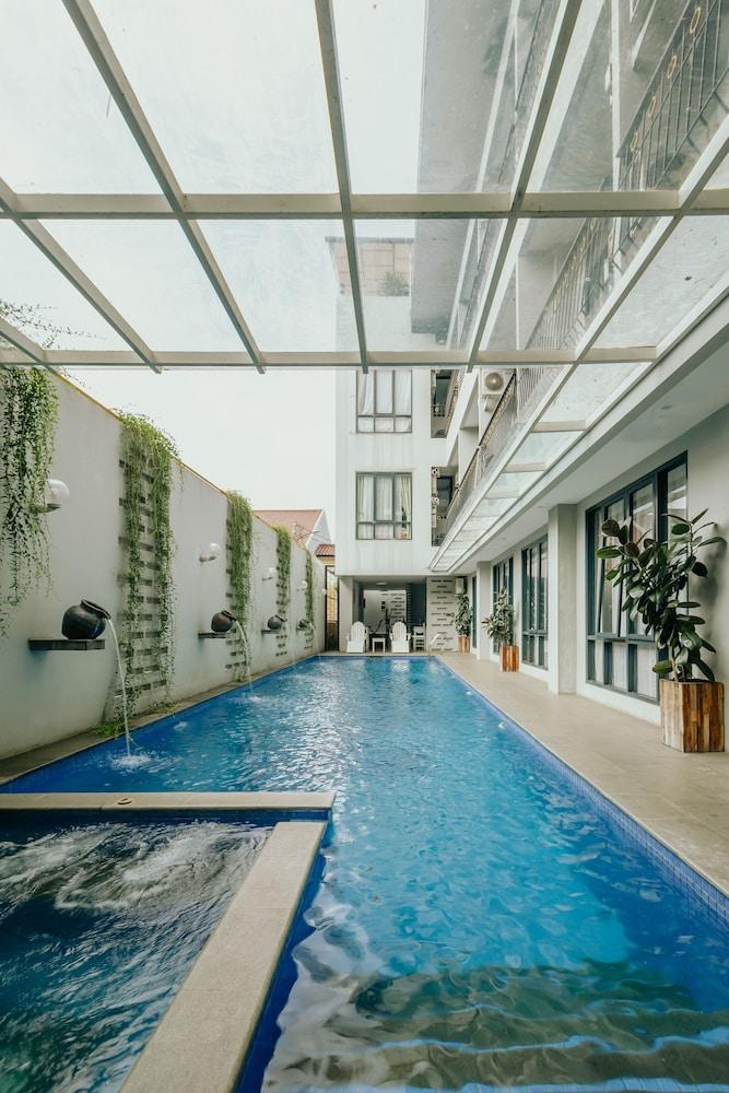 Urbanest Inn House TB Simatupang - Pool