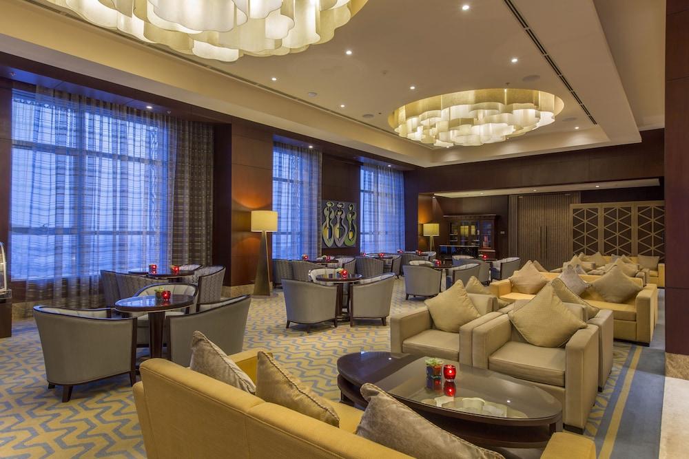 Crimson Hotel Filinvest City Manila - Lobby Lounge