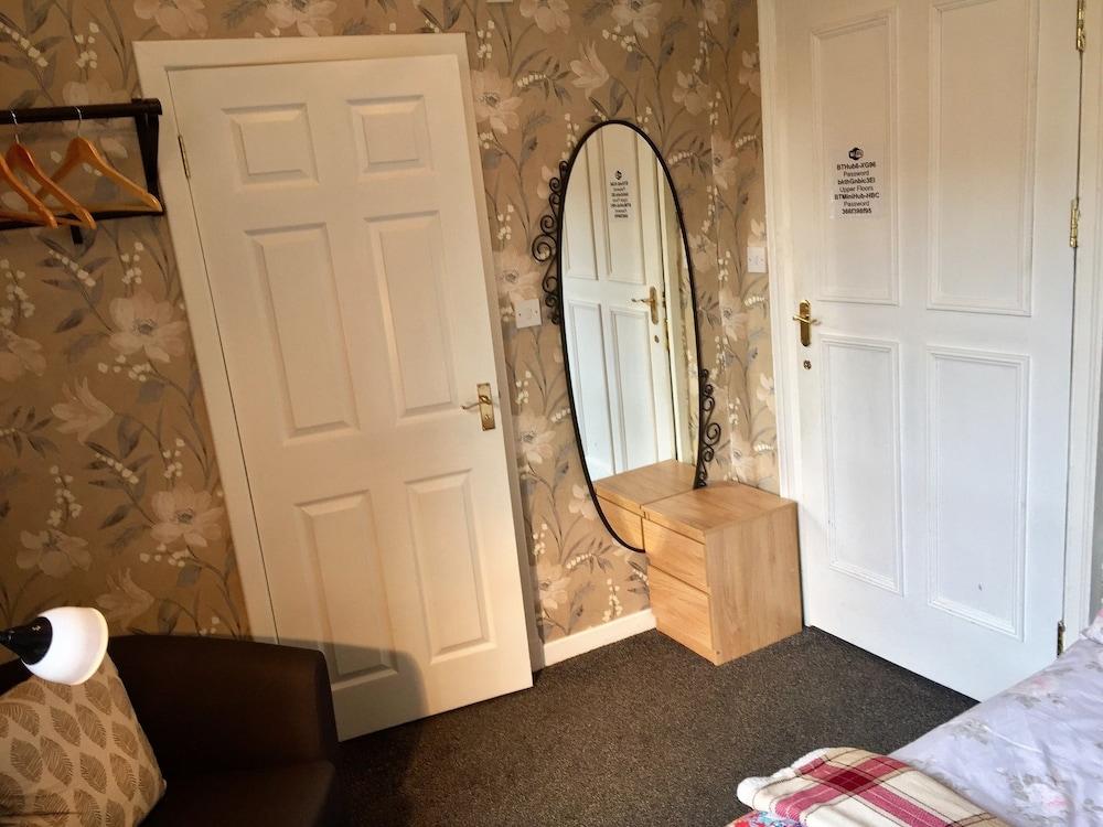 16 Pilrig Guest House - Room