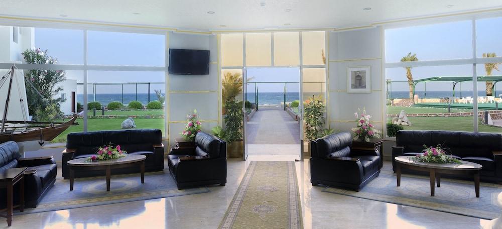 Resort Sur Beach Holiday - Lobby Sitting Area