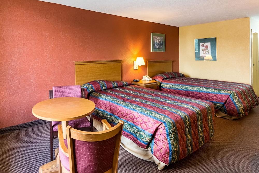 Rodeway Inn and Suites - Room