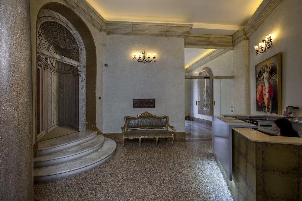 Antica Dimora Delle Cinque Lune - Interior Entrance