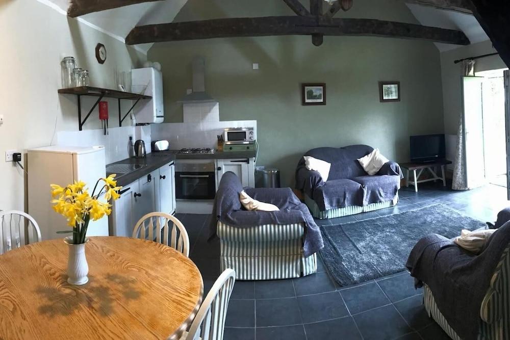 Hillcrest Barn - Living Room