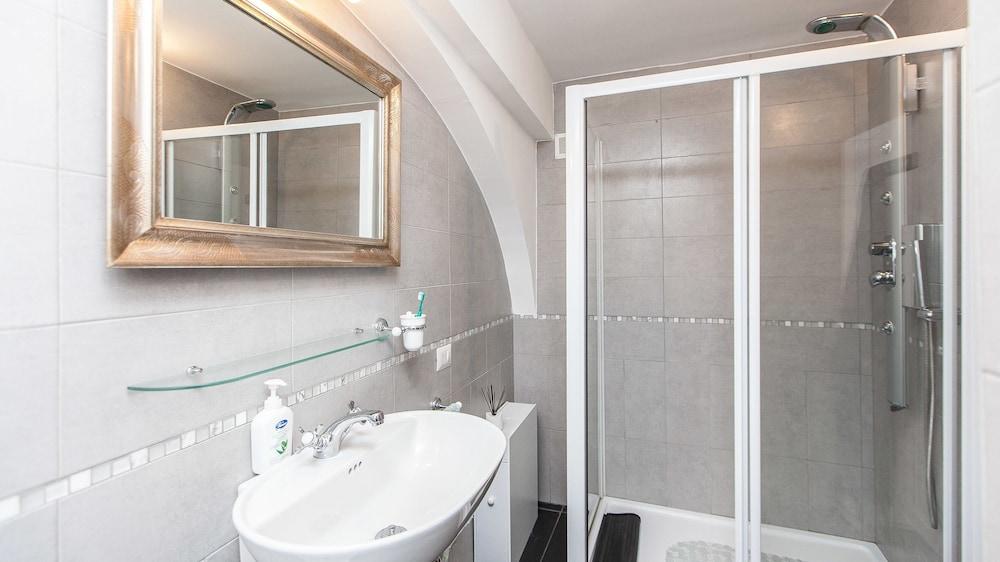 Rental In Rome Orsini Apartment - Bathroom