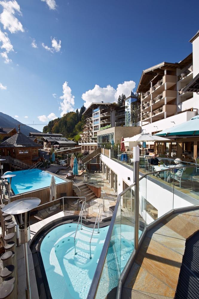 Stammhaus im Hotel Alpine Palace - Outdoor Pool