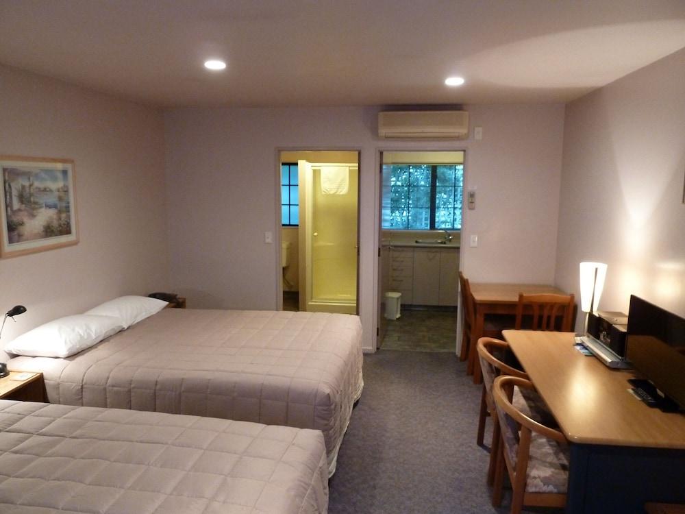 Tudor Lodge Motel - Room