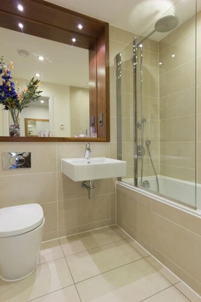 Citystay - Mill Park Apartments - Bathroom