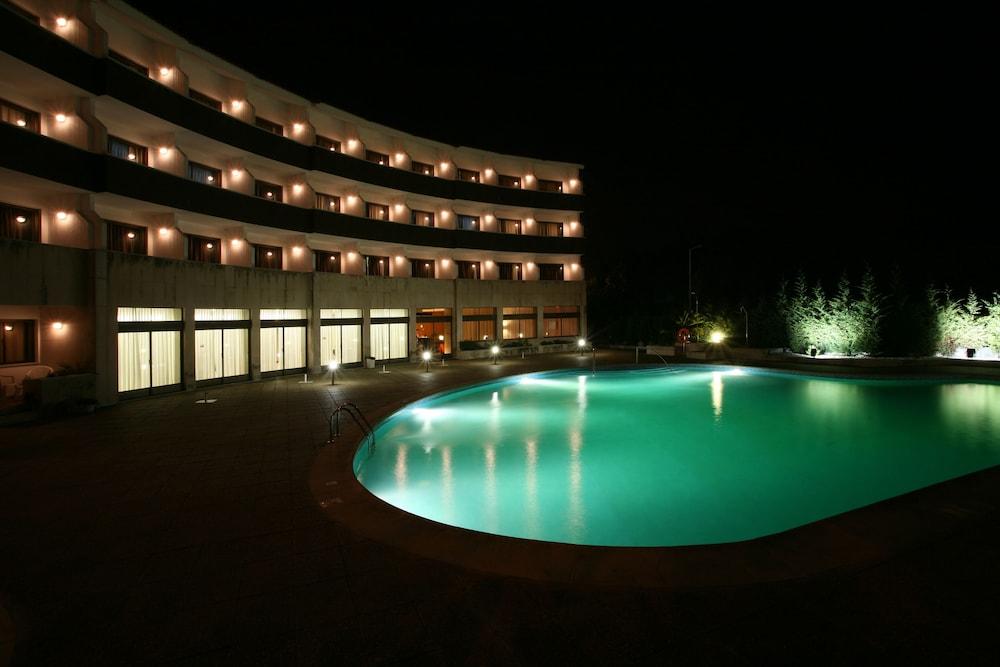 Hotel Meia Lua - Featured Image