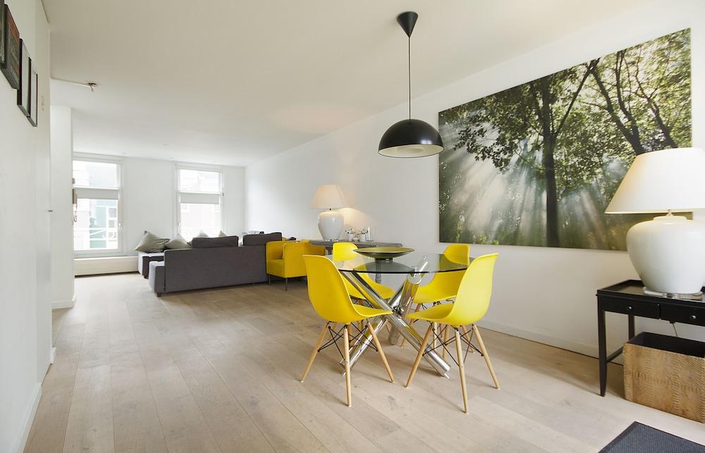 Ruby van Gogh Apartments - Living Area