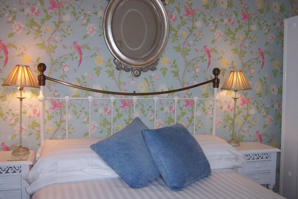 Caddon View Country Guest House - Room