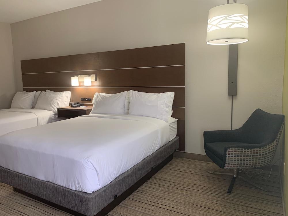 Holiday Inn Express Hillsborough, an IHG Hotel - Room