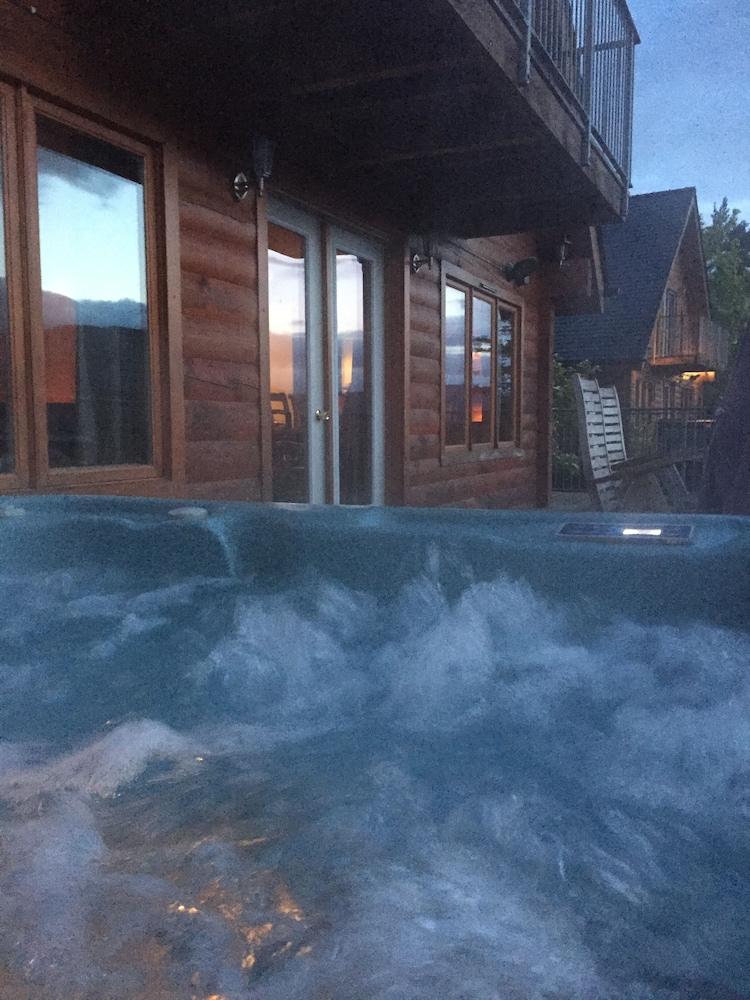 Lodges on Loch Ness - Private Spa Tub
